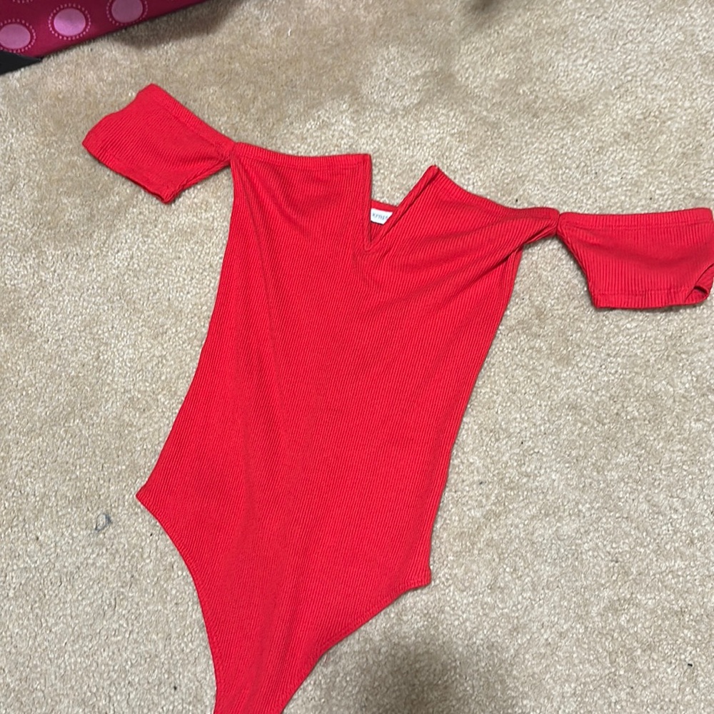 Expresses wired body suit